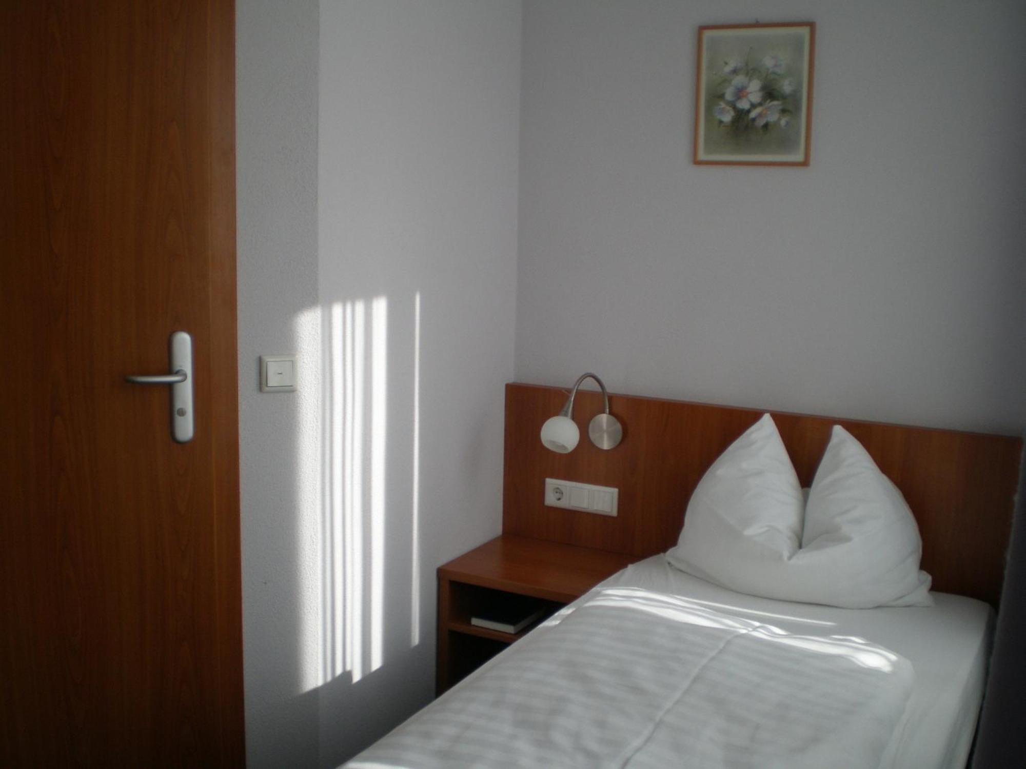 Gaestehaus Zur Kurve Zirndorf Luaran gambar