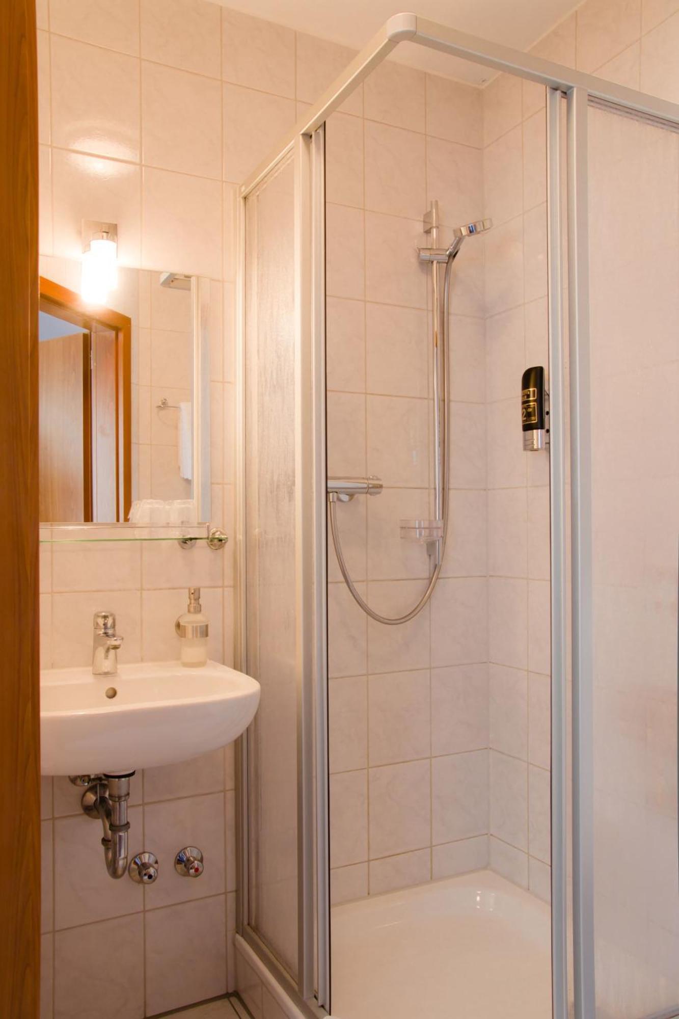 Gaestehaus Zur Kurve Zirndorf Bilik gambar