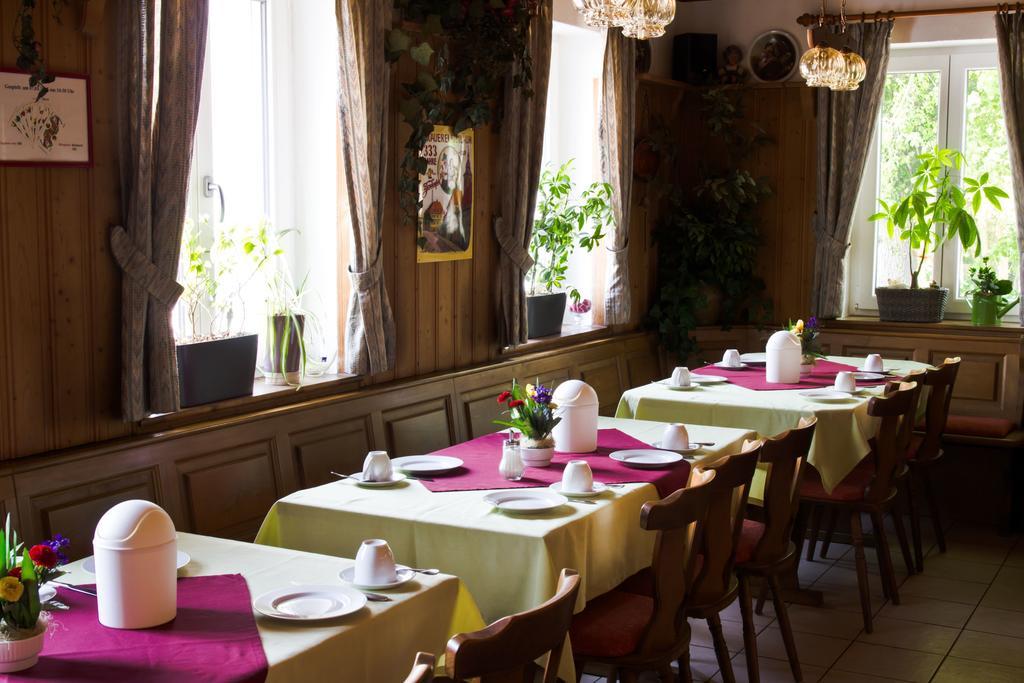 Gaestehaus Zur Kurve Zirndorf Luaran gambar