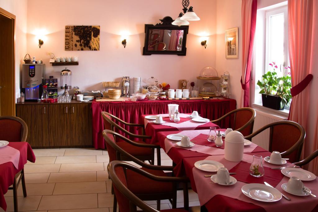 Gaestehaus Zur Kurve Zirndorf Luaran gambar