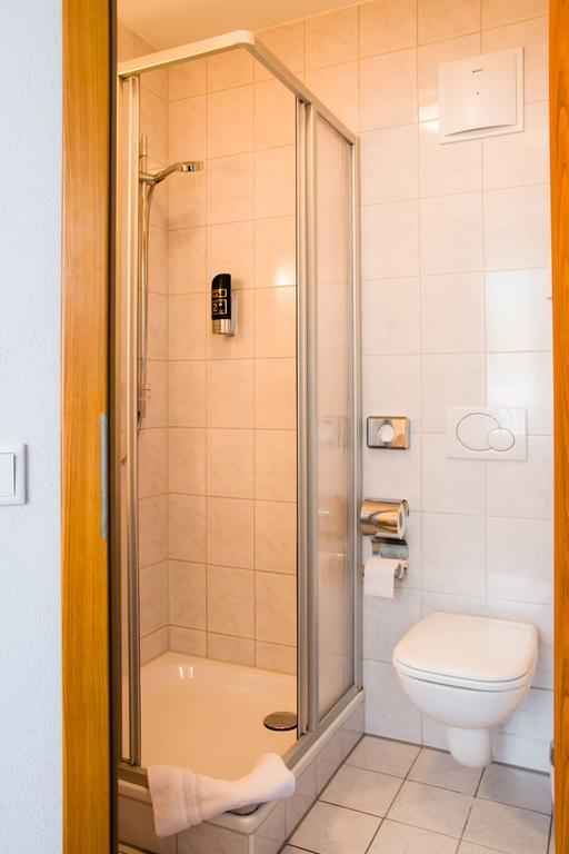Gaestehaus Zur Kurve Zirndorf Bilik gambar