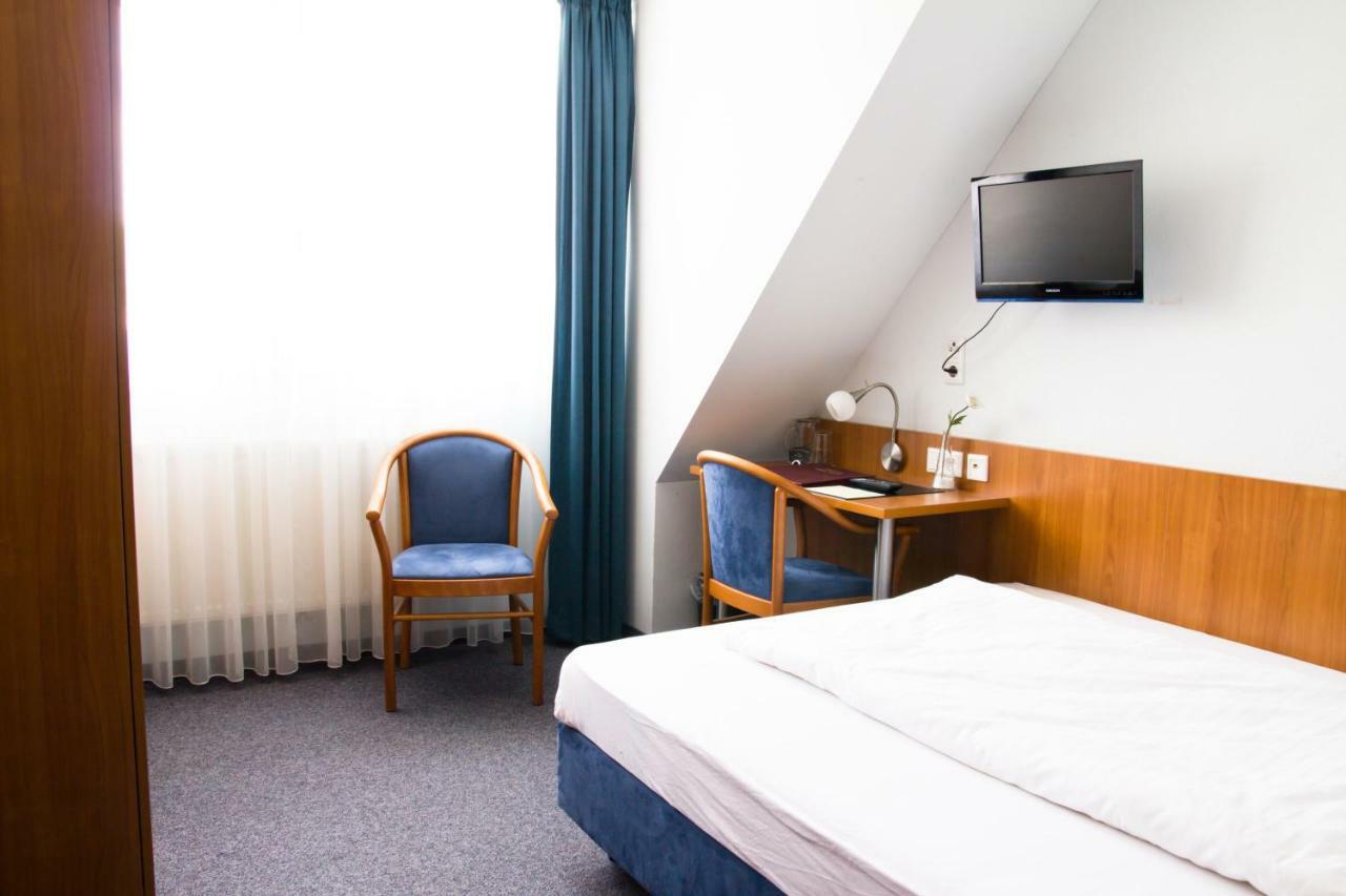 Gaestehaus Zur Kurve Zirndorf Luaran gambar